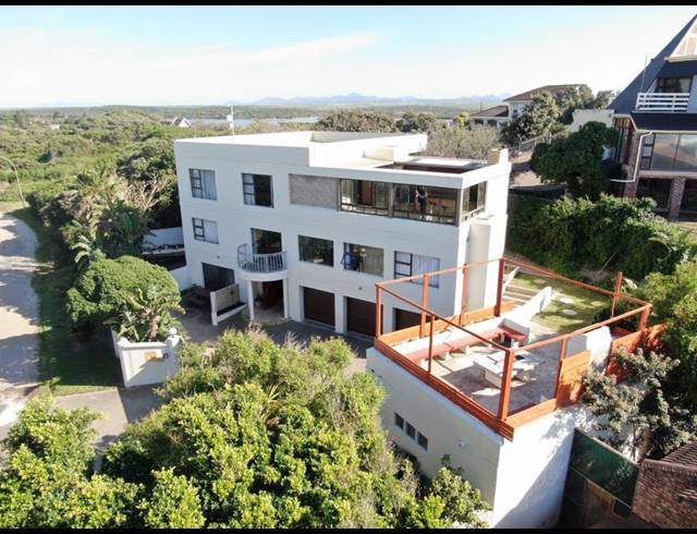 8 BEDROOM HOUSE FOR SALE IN PARADISE BEACH